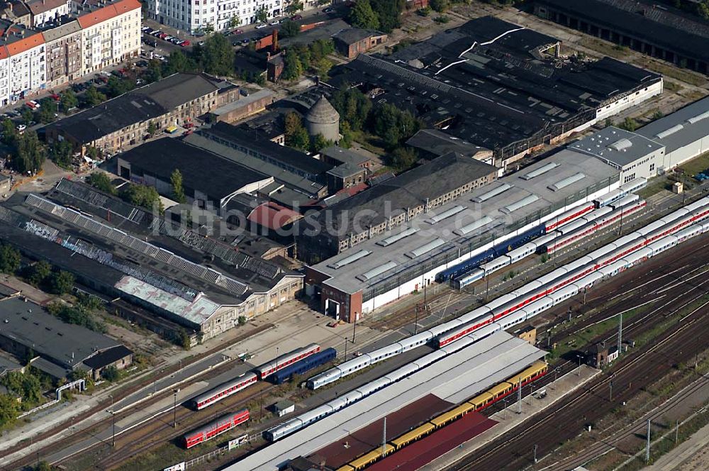 Luftbild Berlin / Friedrichshain - BERLIN 01.10.2003 Blick auf das Gelände des Bahnbetriebswerkes am S-Bahnhof Warschauer Straße.