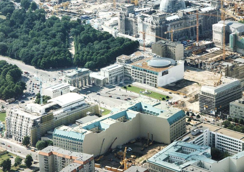 Luftbild Berlin - Berlin) am Brandenburger Tor in Berlin-Mitte