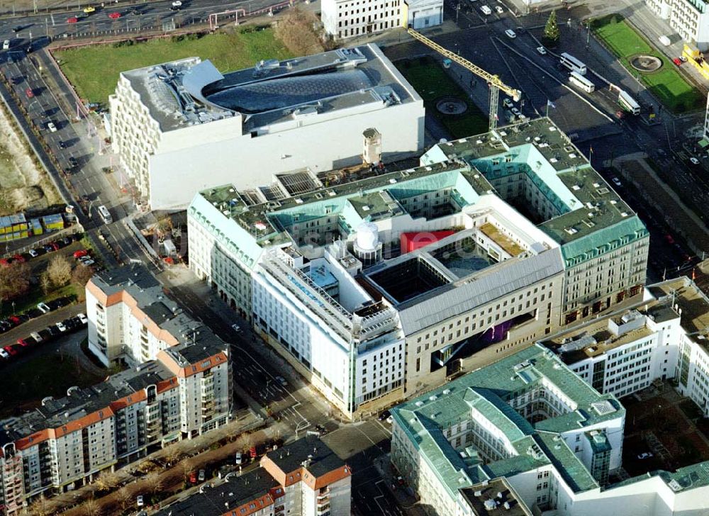 Berlin aus der Vogelperspektive: Berlin) am Brandenburger Tor in Berlin-Mitte