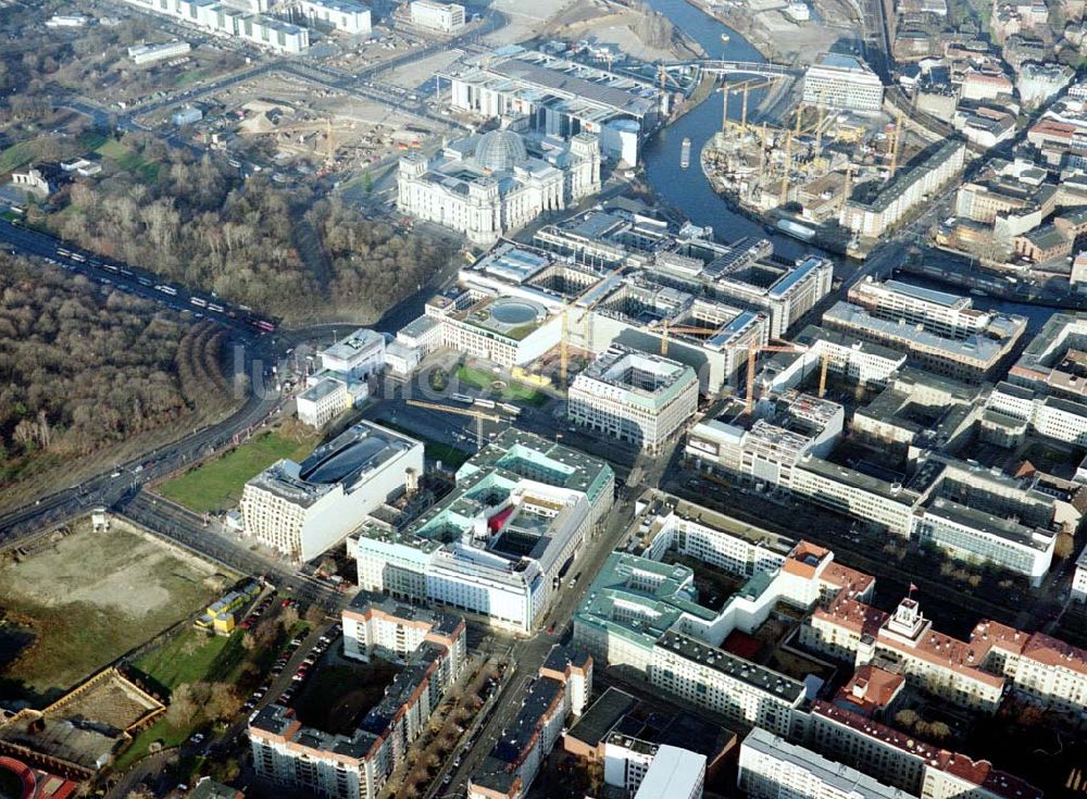 Berlin aus der Vogelperspektive: Berlin) am Brandenburger Tor in Berlin-Mitte