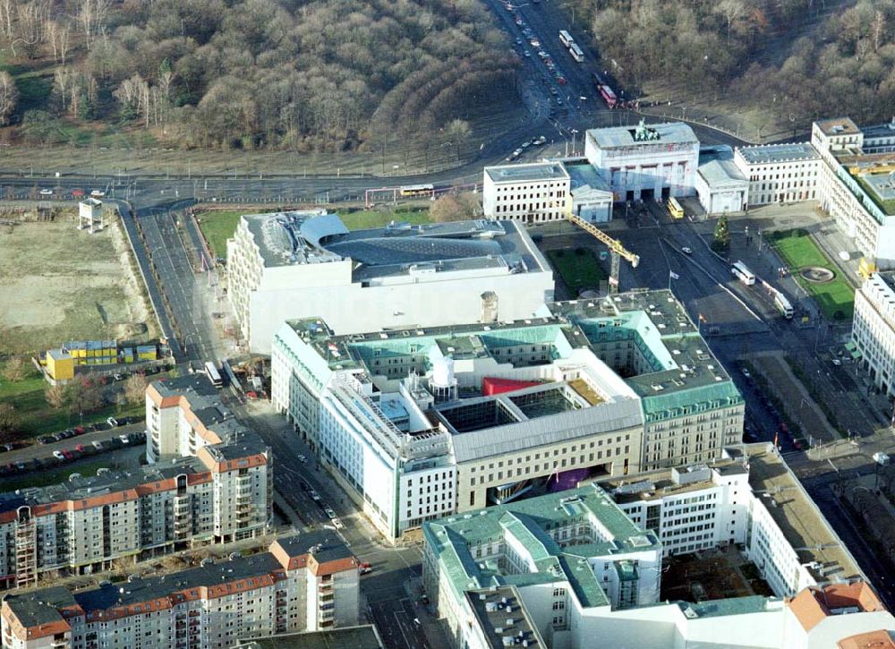 Luftbild Berlin - Berlin) am Brandenburger Tor in Berlin-Mitte