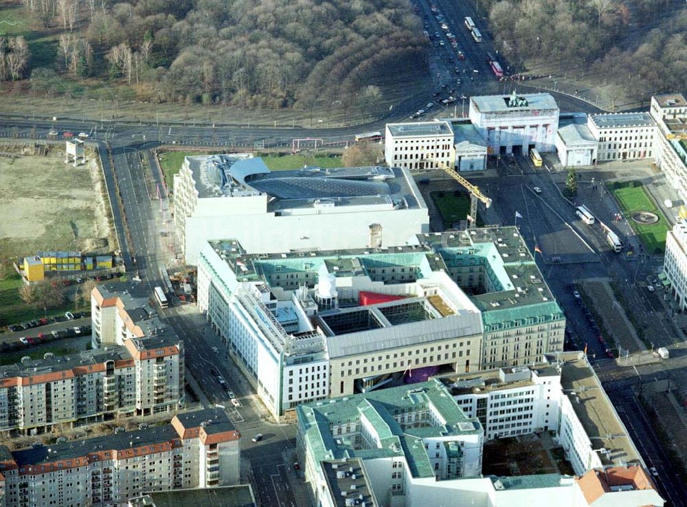 Luftaufnahme Berlin - Berlin) am Brandenburger Tor in Berlin-Mitte