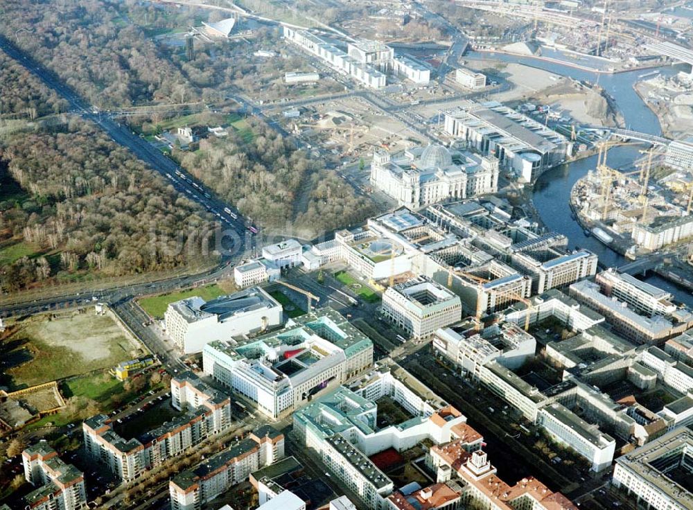 Berlin von oben - Berlin) am Brandenburger Tor in Berlin-Mitte