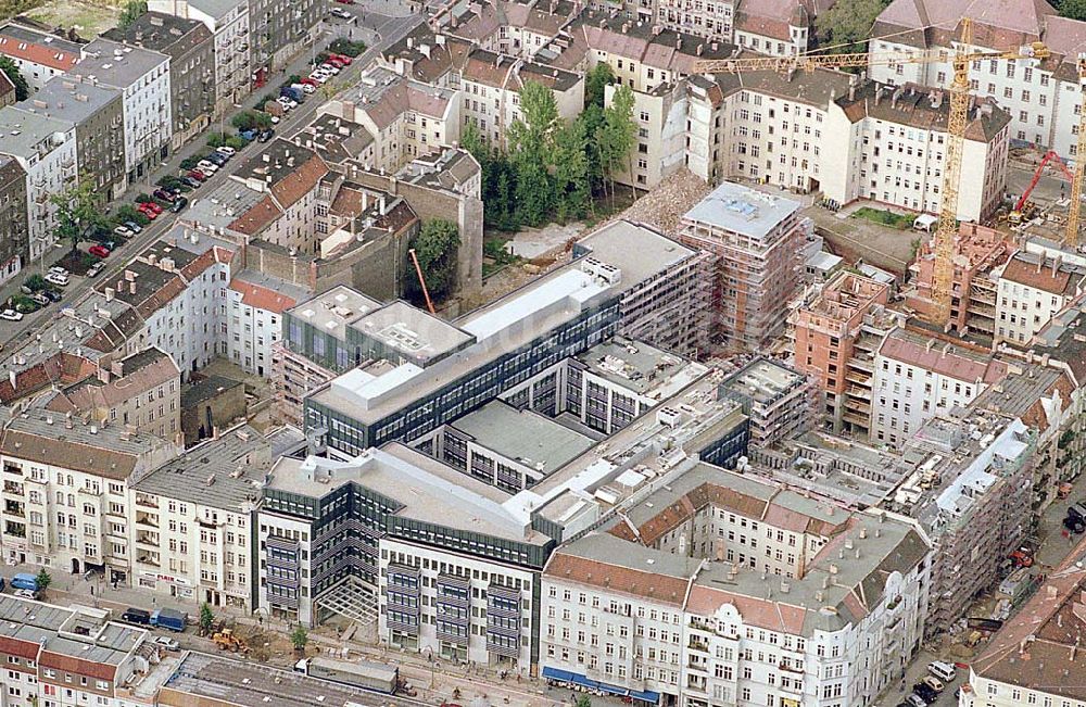 Berlin-Friedrichshain aus der Vogelperspektive: 21.09.1995 Berlin, Bürohaus Neubau Frankfurter Allee / Bayerische Hausbau