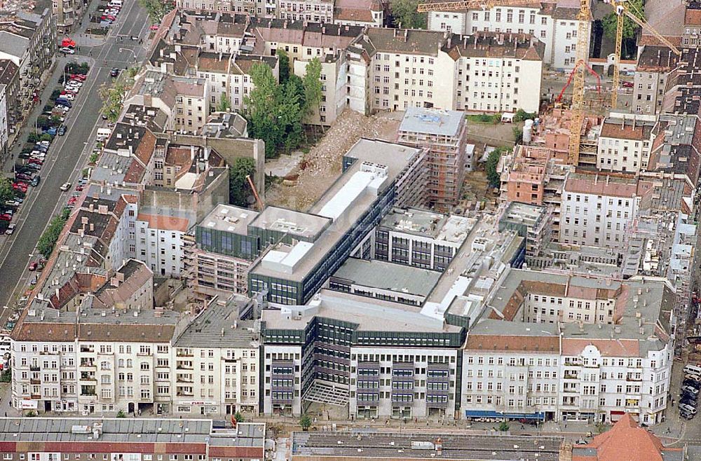 Luftaufnahme Berlin-Friedrichshain - 21.09.1995 Berlin, Bürohaus Neubau Frankfurter Allee / Bayerische Hausbau