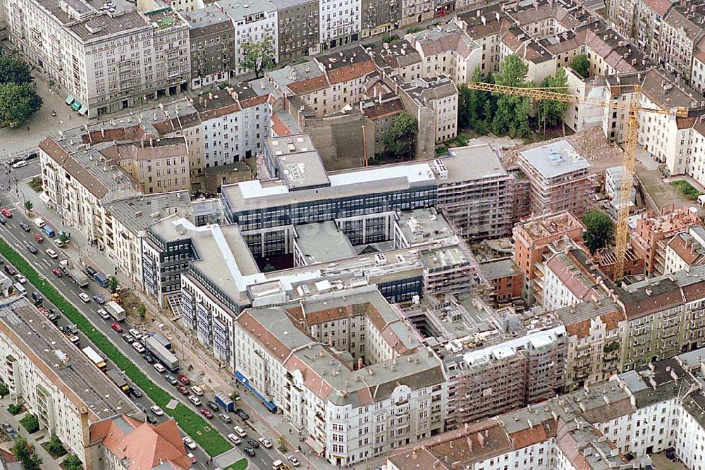 Berlin-Friedrichshain von oben - 21.09.1995 Berlin, Bürohaus Neubau Frankfurter Allee / Bayerische Hausbau