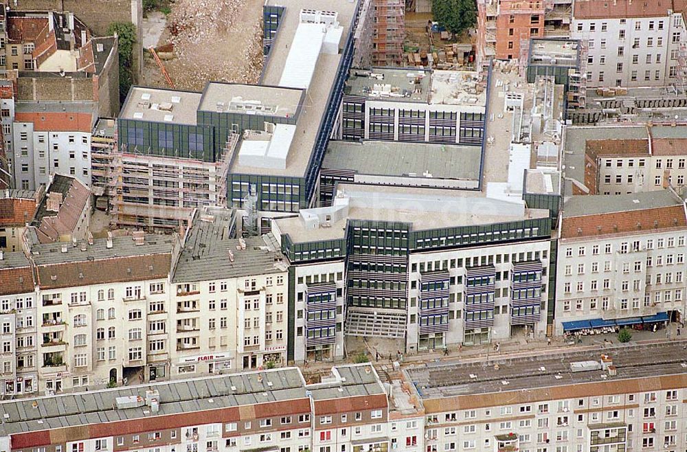 Luftbild Berlin-Friedrichshain - 21.09.1995 Berlin, Bürohaus Neubau Frankfurter Allee / Bayerische Hausbau