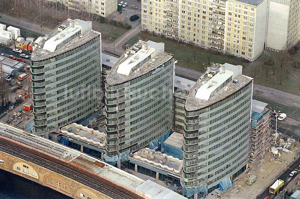 Luftbild Berlin - 21.12.1995 Berlin, Bürohaus (3 Schiffe) an der Jannowitzbrücke