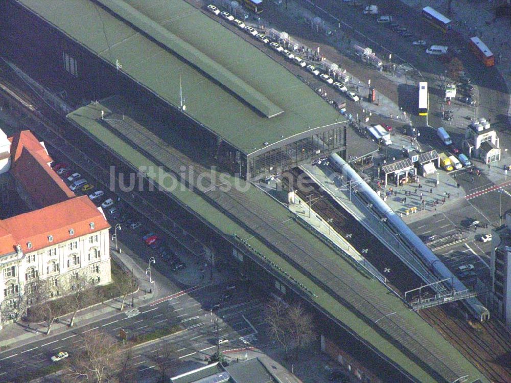 Berlin aus der Vogelperspektive: Berlin Charlottenburg Blick auf den S-Bahnhof Zoo