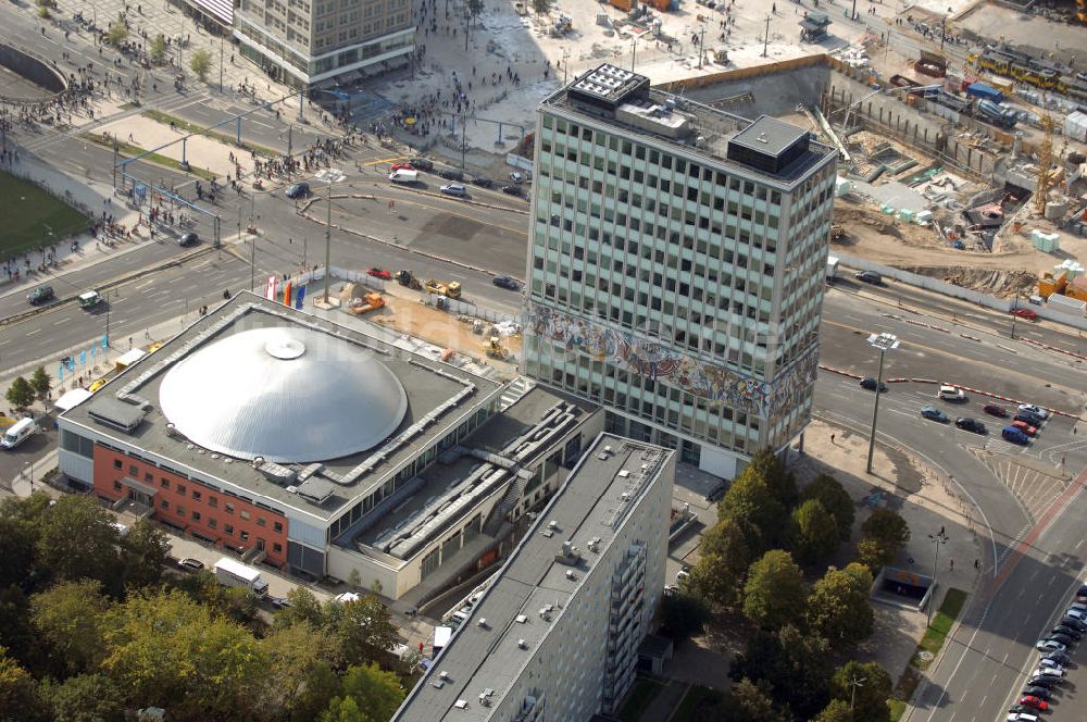 Berlin aus der Vogelperspektive: Berlin Congress Center und Haus des Lehrers am Alexanderplatz in Berlin