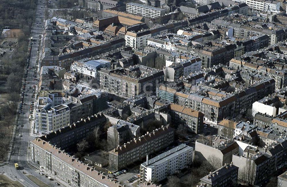 Berlin Friedrichshain aus der Vogelperspektive: 20.12.1995 Berlin-Friedrichshain