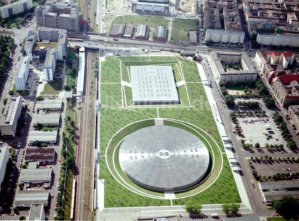 Berlin - Friedrichshain aus der Vogelperspektive: Berlin - Friedrichshain 15.08.2002 Gelände des Velodroms an der Landsberger Allee in Berlin.