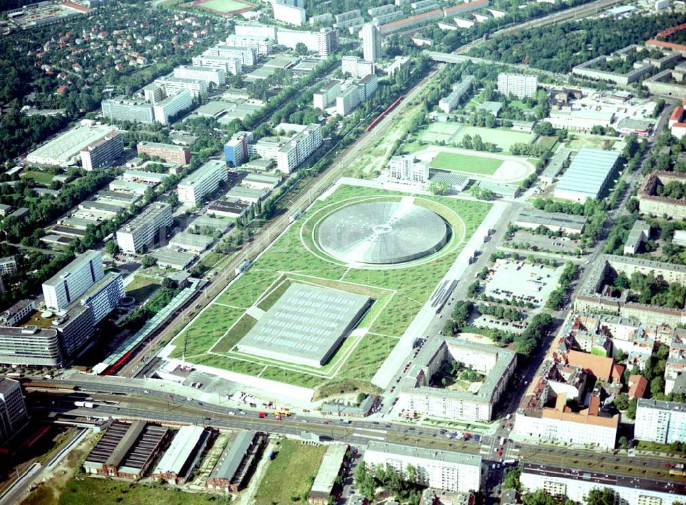 Luftbild Berlin - Friedrichshain - Berlin - Friedrichshain 15.08.2002 Gelände des Velodroms an der Landsberger Allee in Berlin.