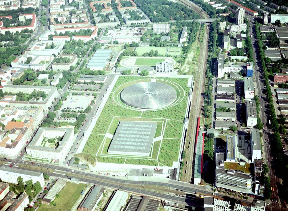 Berlin - Friedrichshain von oben - Berlin - Friedrichshain 15.08.2002 Gelände des Velodroms an der Landsberger Allee in Berlin.