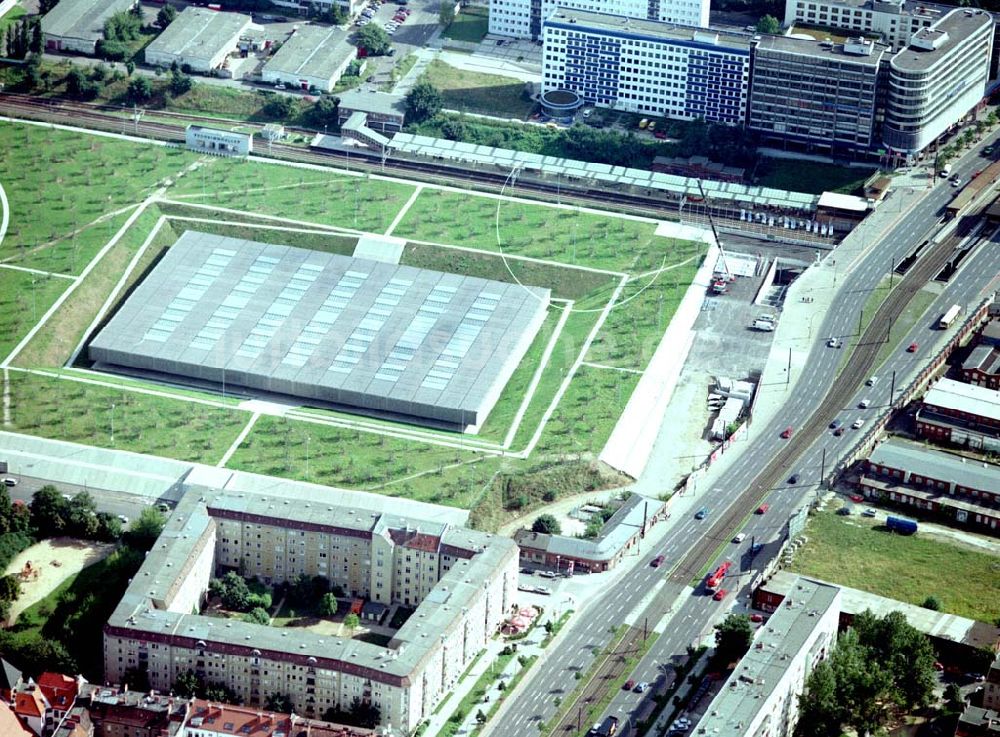 Luftaufnahme Berlin - Friedrichshain - Berlin - Friedrichshain 15.08.2002 Gelände des Velodroms an der Landsberger Allee in Berlin.