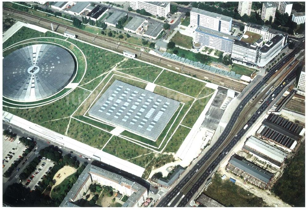 Luftbild Berlin - Friedrichshain - Berlin - Friedrichshain 23.08.2002 Gelände des Velodroms an der Landsberger Allee in Berlin.