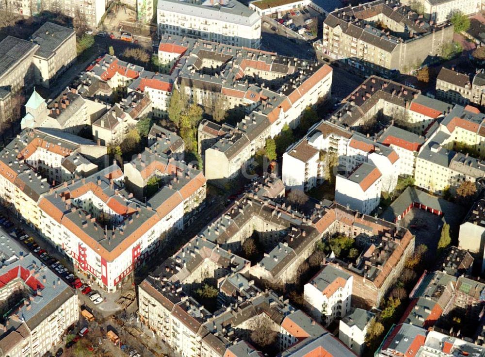 Berlin - Friedrichshain aus der Vogelperspektive: Berlin - Friedrichshain (Nähe S-Bhf