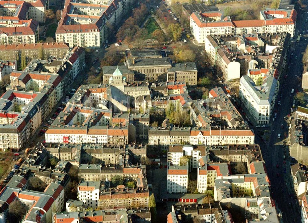 Berlin - Friedrichshain aus der Vogelperspektive: Berlin - Friedrichshain (Nähe S-Bhf