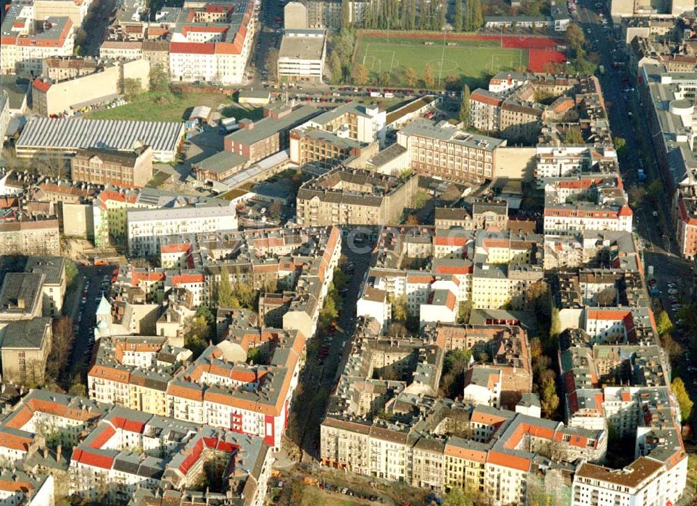 Berlin - Friedrichshain aus der Vogelperspektive: Berlin - Friedrichshain (Nähe S-Bhf