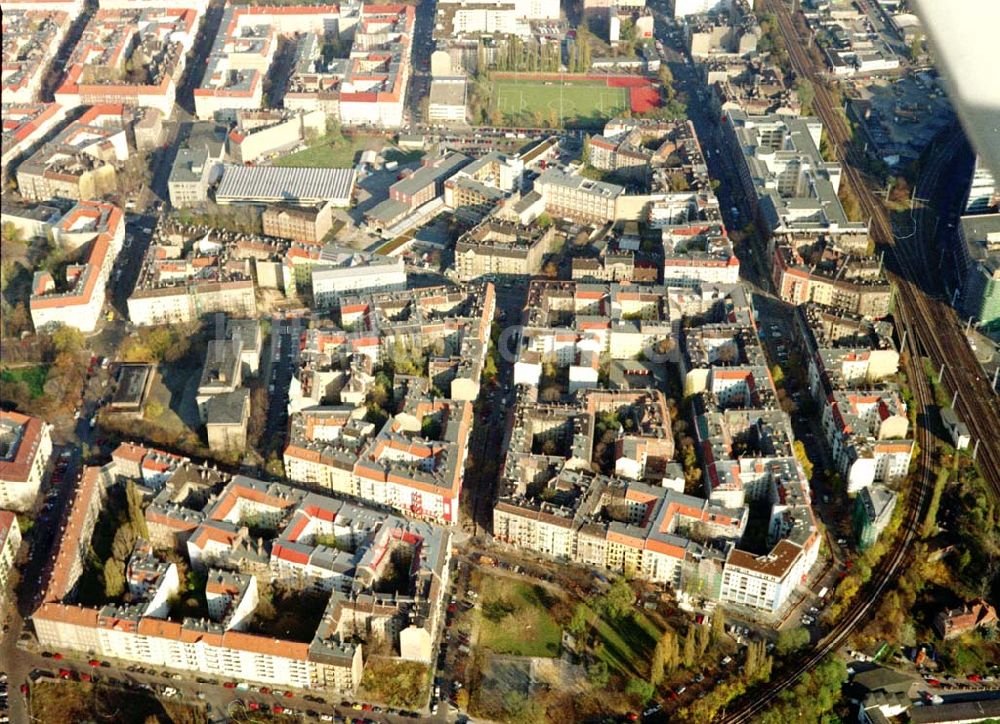 Berlin - Friedrichshain aus der Vogelperspektive: Berlin - Friedrichshain (Nähe S-Bhf