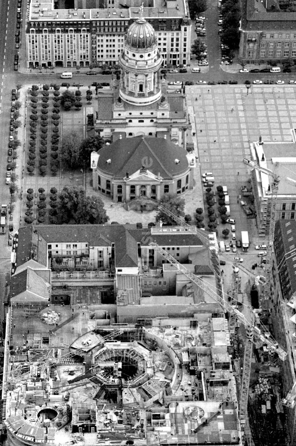 Berlin von oben - 02.10.1994 Berlin Friedrichstadtpassagen