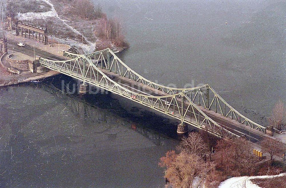 Berlin-Wannsee aus der Vogelperspektive: 21.12.1995 Berlin, Glienicker Brücke