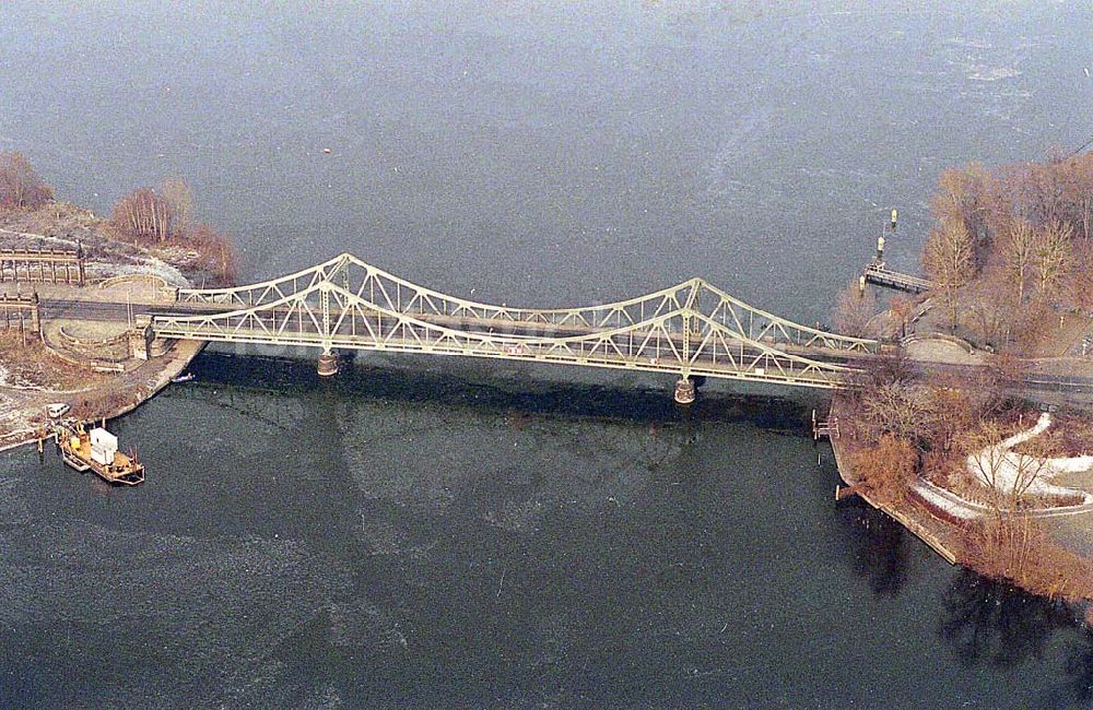 Luftbild Berlin-Wannsee - 21.12.1995 Berlin, Glienicker Brücke