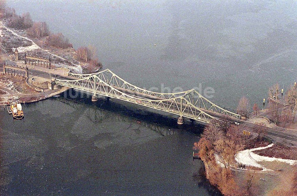 Berlin-Wannsee aus der Vogelperspektive: 21.12.1995 Berlin, Glienicker Brücke