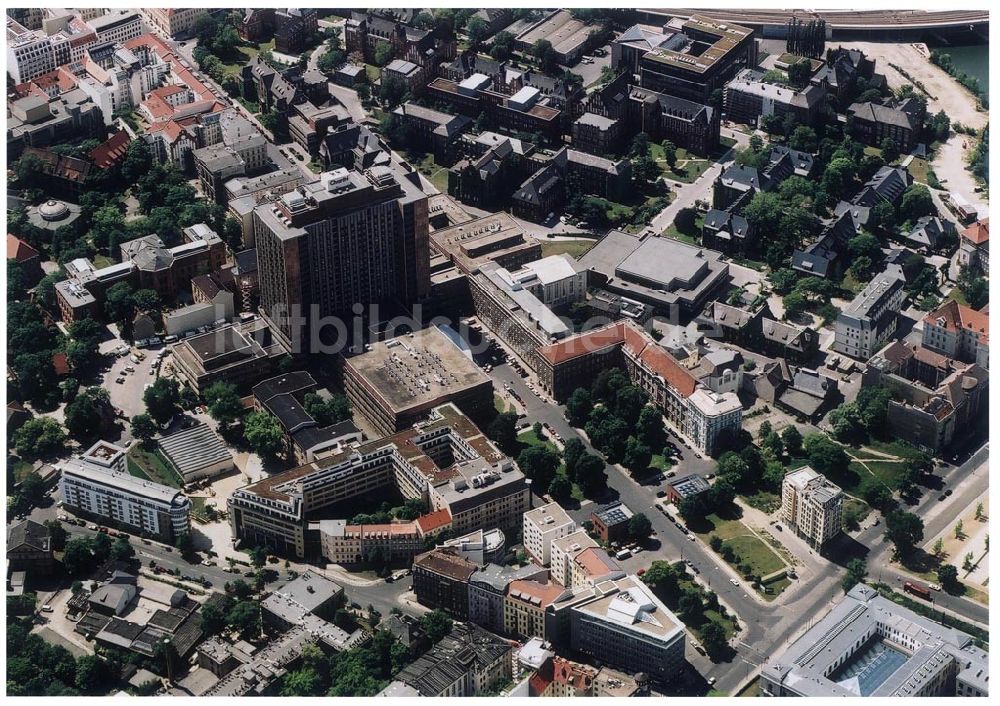 Luftaufnahme Berlin Mitte - Berlin, im Hintergrund die Charite Berlin