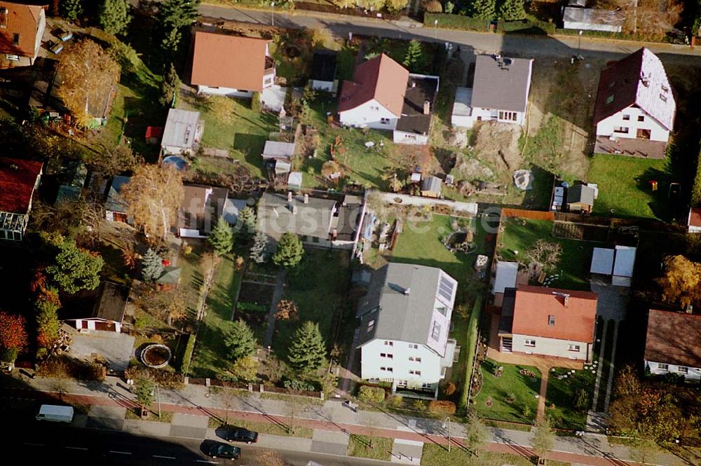 Luftbild Berlin Hohenschönhausen - 11.11.2003 Berlin-Hohenschönhausen Einfamilienwohngebiet an der Strasse 134