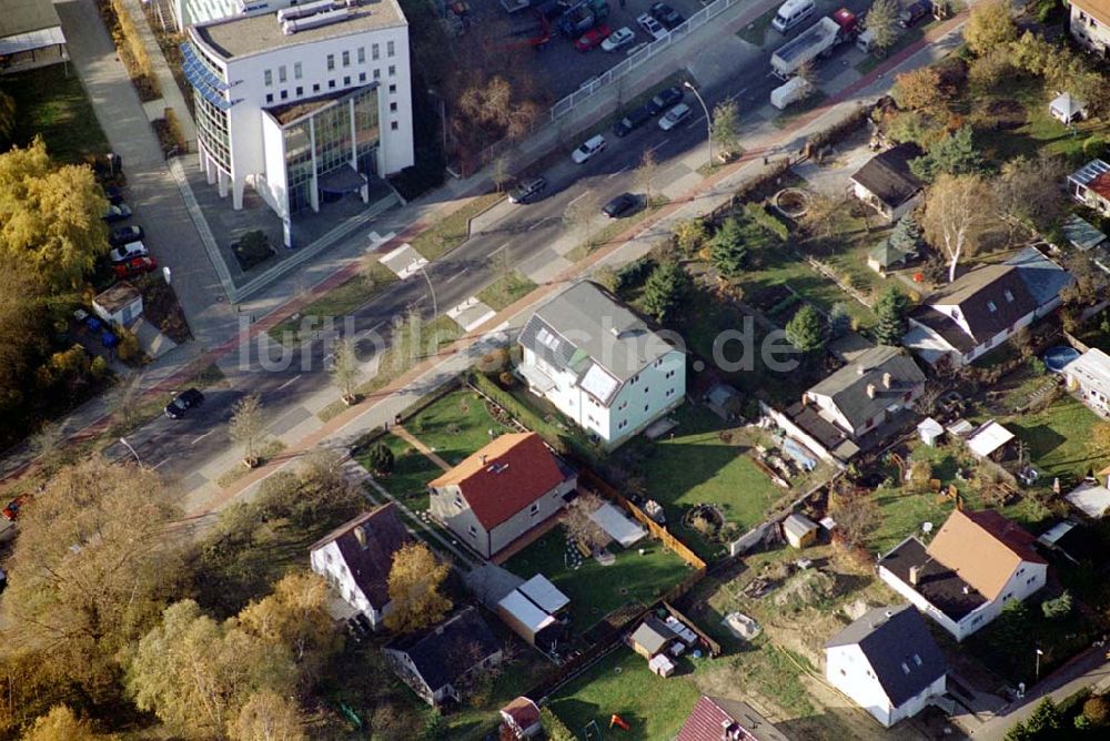 Berlin Hohenschönhausen aus der Vogelperspektive: 11.11.2003 Berlin-Hohenschönhausen Einfamilienwohngebiet an der Strasse 134