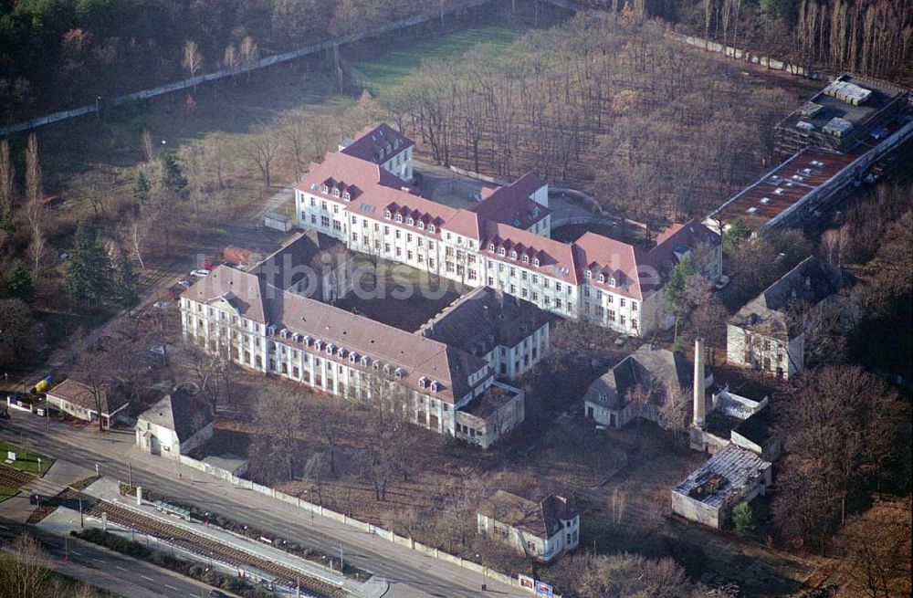 Luftbild Berlin-Karlshorst - Berlin-Karlshorst ehemaliges Armeelazarett an der Treskowallee am Gelände des ehemaligen russischen Oberkommandos in Berlin-Karlshorst an der Trabrennbahn