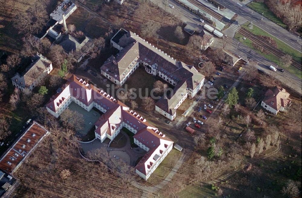 Berlin-Karlshorst von oben - Berlin-Karlshorst ehemaliges Armeelazarett an der Treskowallee am Gelände des ehemaligen russischen Oberkommandos in Berlin-Karlshorst an der Trabrennbahn