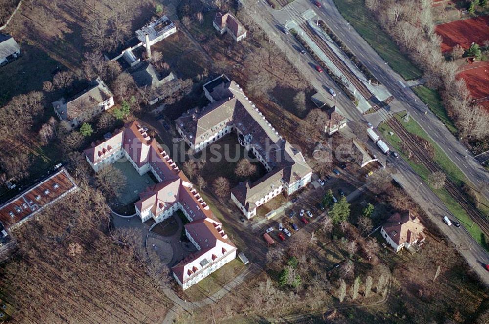 Luftbild Berlin-Karlshorst - Berlin-Karlshorst ehemaliges Armeelazarett an der Treskowallee am Gelände des ehemaligen russischen Oberkommandos in Berlin-Karlshorst an der Trabrennbahn