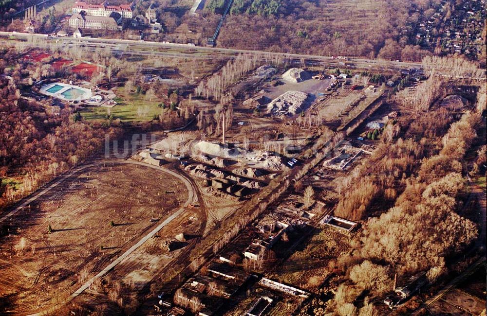 Berlin_Karlshorst von oben - Berlin-Karlshorst Gelände des ehemaligen russischen Oberkommandos in Berlin-Karlshorst an der Trabrennbahn