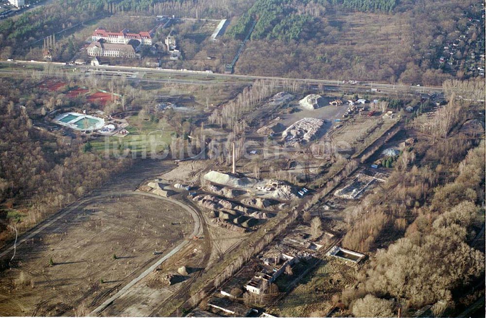 Berlin_Karlshorst aus der Vogelperspektive: Berlin-Karlshorst Gelände des ehemaligen russischen Oberkommandos in Berlin-Karlshorst an der Trabrennbahn