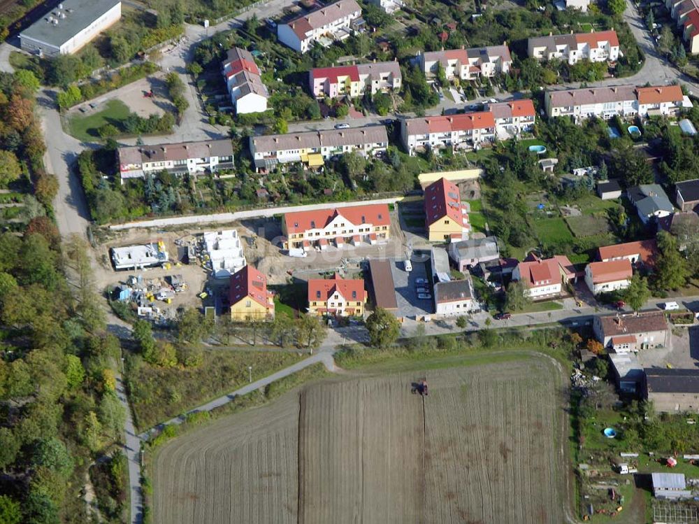 Berlin-Kaulsdorf von oben - Berlin-Kaulsdorf, Wohnsiedlung-Neubau der PREMIER-Deutschland GmbH, an der Dorfstraße Am Alten Dorfanger in Berlin-Kaulsdorf,