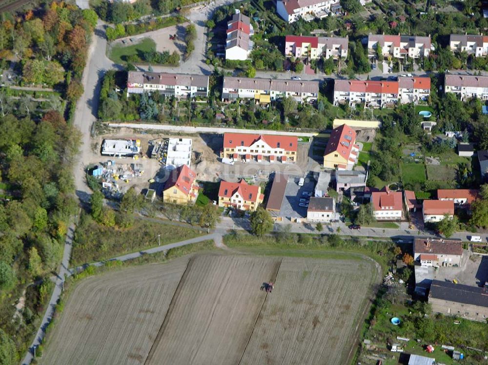 Berlin-Kaulsdorf aus der Vogelperspektive: Berlin-Kaulsdorf, Wohnsiedlung-Neubau der PREMIER-Deutschland GmbH, an der Dorfstraße Am Alten Dorfanger in Berlin-Kaulsdorf,