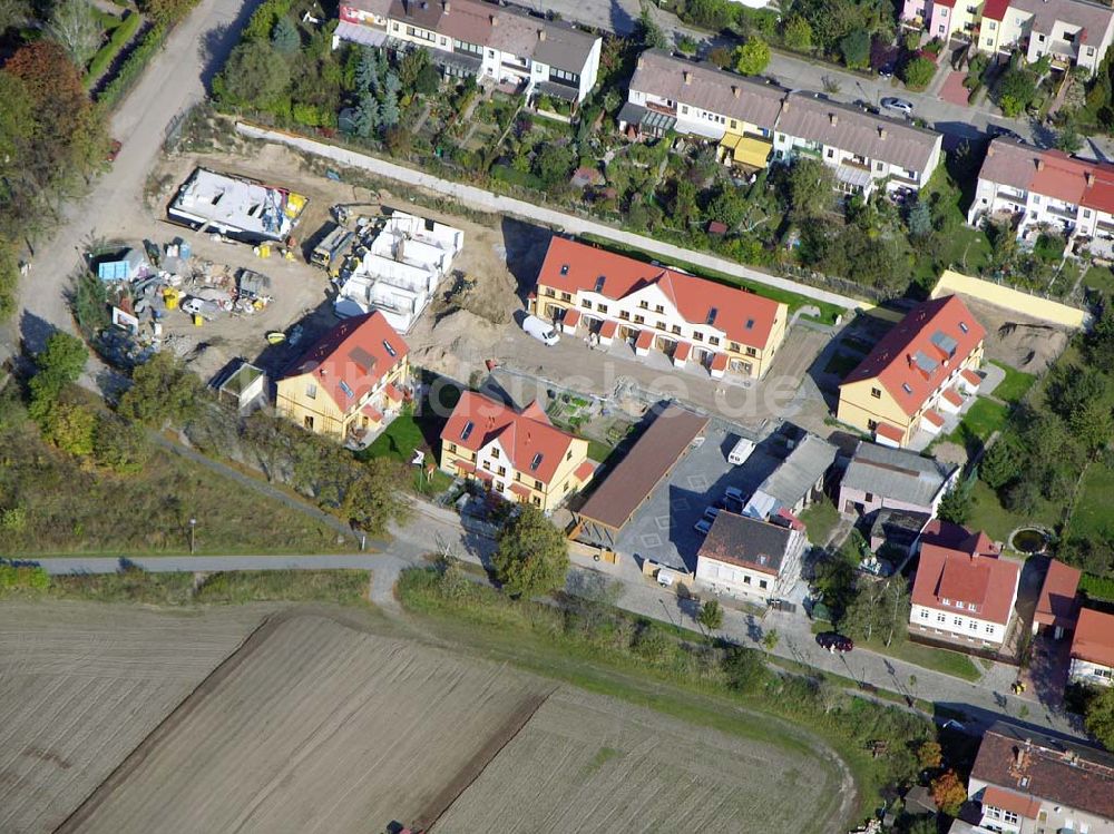 Luftbild Berlin-Kaulsdorf - Berlin-Kaulsdorf, Wohnsiedlung-Neubau der PREMIER-Deutschland GmbH, an der Dorfstraße Am Alten Dorfanger in Berlin-Kaulsdorf,