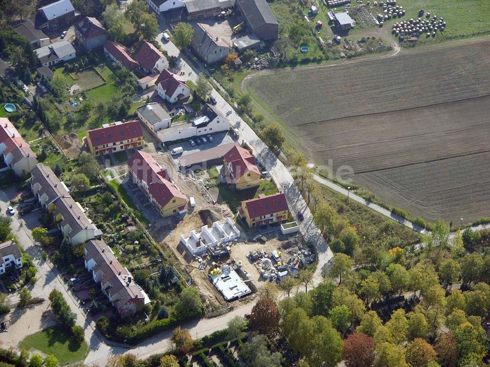 Luftbild Berlin-Kaulsdorf - Berlin-Kaulsdorf, Wohnsiedlung-Neubau der PREMIER-Deutschland GmbH, an der Dorfstraße Am Alten Dorfanger in Berlin-Kaulsdorf,