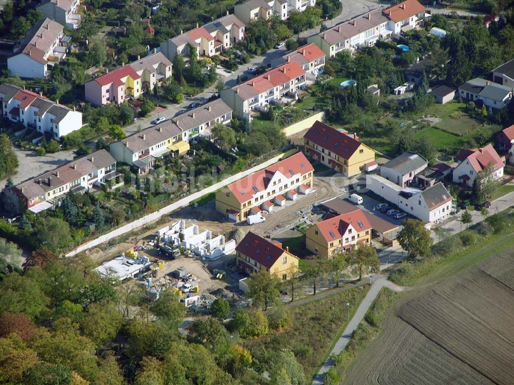 Berlin-Kaulsdorf von oben - Berlin-Kaulsdorf, Wohnsiedlung-Neubau der PREMIER-Deutschland GmbH, an der Dorfstraße Am Alten Dorfanger in Berlin-Kaulsdorf,