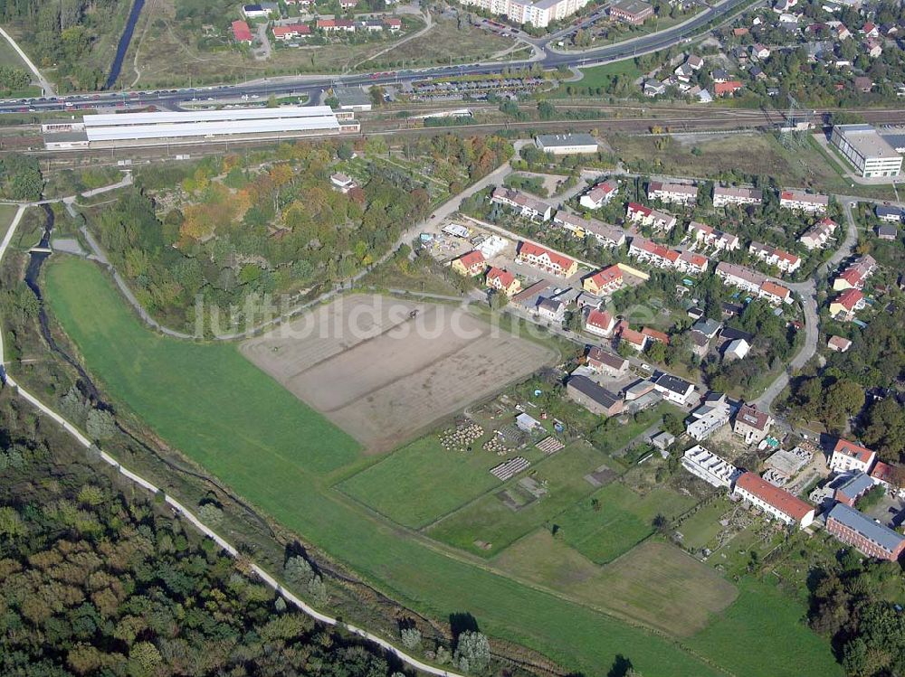 Berlin-Kaulsdorf aus der Vogelperspektive: Berlin-Kaulsdorf, Wohnsiedlung-Neubau der PREMIER-Deutschland GmbH, an der Dorfstraße Am Alten Dorfanger in Berlin-Kaulsdorf,