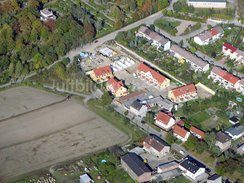 Luftbild Berlin-Kaulsdorf - Berlin-Kaulsdorf, Wohnsiedlung-Neubau der PREMIER-Deutschland GmbH, an der Dorfstraße Am Alten Dorfanger in Berlin-Kaulsdorf,