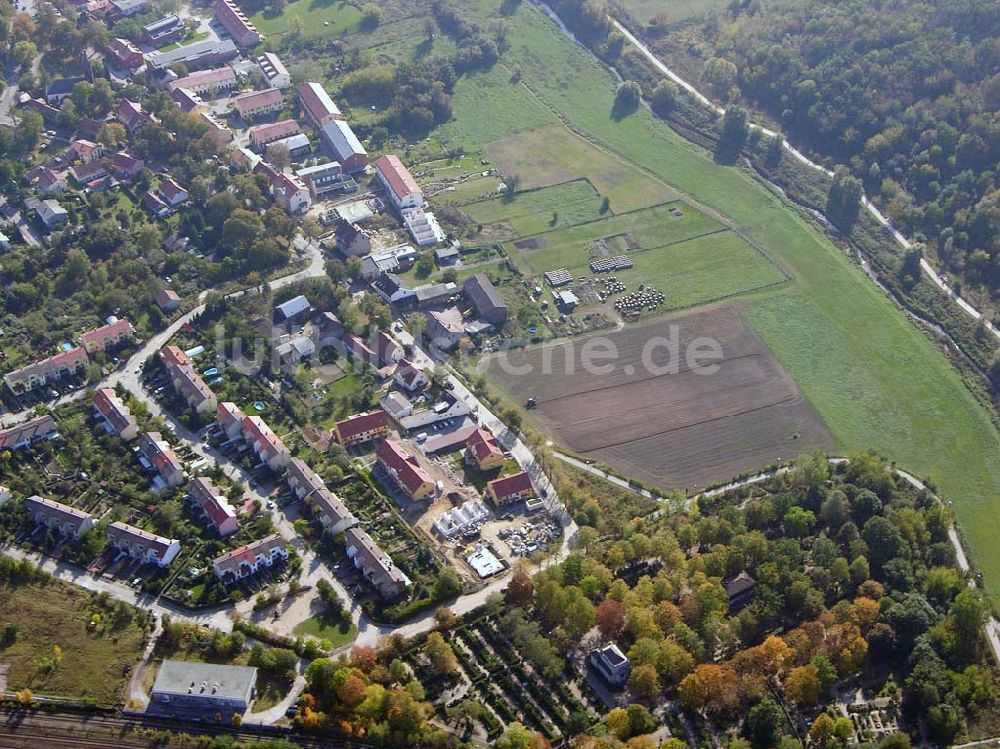 Berlin-Kaulsdorf aus der Vogelperspektive: Berlin-Kaulsdorf, Wohnsiedlung-Neubau der PREMIER-Deutschland GmbH, an der Dorfstraße Am Alten Dorfanger in Berlin-Kaulsdorf,