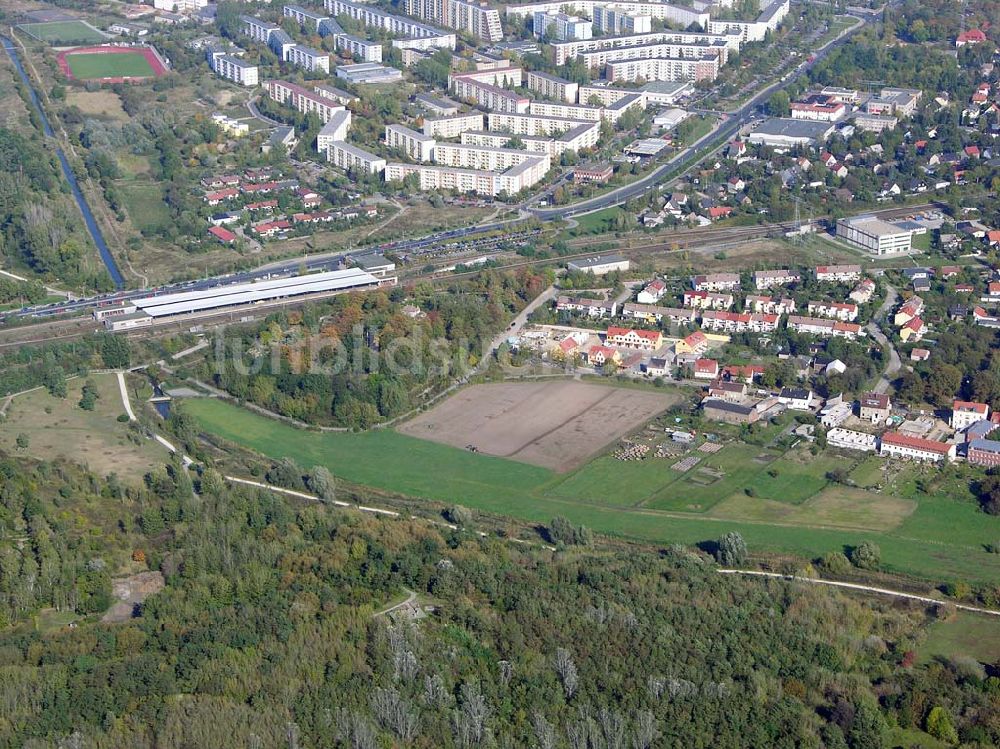 Berlin-Kaulsdorf aus der Vogelperspektive: Berlin-Kaulsdorf, Wohnsiedlung-Neubau der PREMIER-Deutschland GmbH, an der Dorfstraße Am Alten Dorfanger in Berlin-Kaulsdorf,