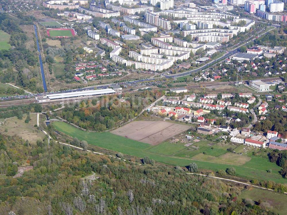 Luftbild Berlin-Kaulsdorf - Berlin-Kaulsdorf, Wohnsiedlung-Neubau der PREMIER-Deutschland GmbH, an der Dorfstraße Am Alten Dorfanger in Berlin-Kaulsdorf,