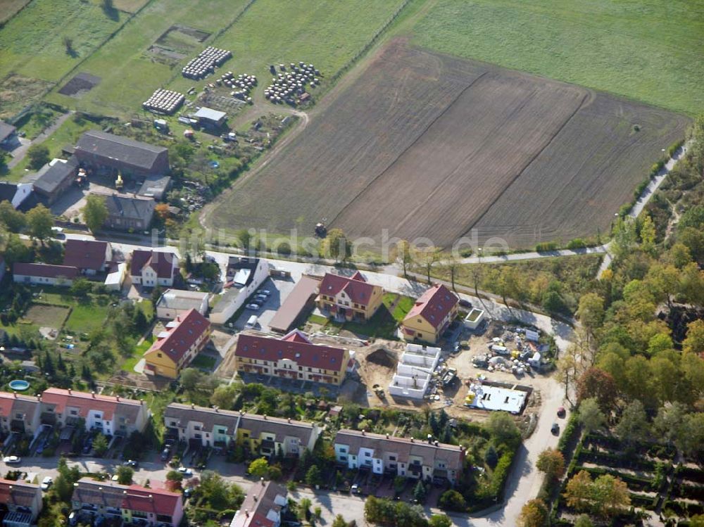 Berlin-Kaulsdorf aus der Vogelperspektive: Berlin-Kaulsdorf, Wohnsiedlung-Neubau der PREMIER-Deutschland GmbH, an der Dorfstraße Am Alten Dorfanger in Berlin-Kaulsdorf,