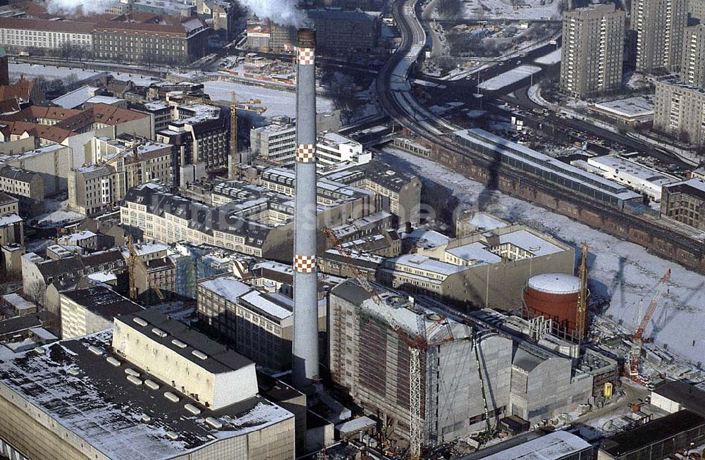 Berlin Mitte von oben - 20.12.1995 Berlin, Kraftwerkbau S-Bahnhof Jannowitzbrücke