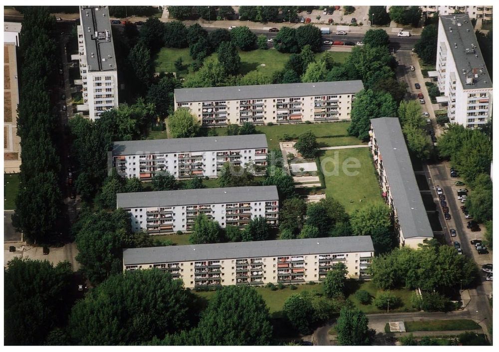 Berlin Lichtenberg von oben - Berlin Lichtenberg, Blick auf die Gebäude der Salzmannstr