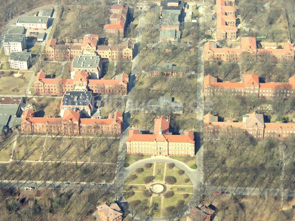 Berlin - LICHTENBERG aus der Vogelperspektive: Berlin-Lichtenberg. 16.03.2003 Blick auf das Gelände des Königin-Elisabeth-Krankenhaus.